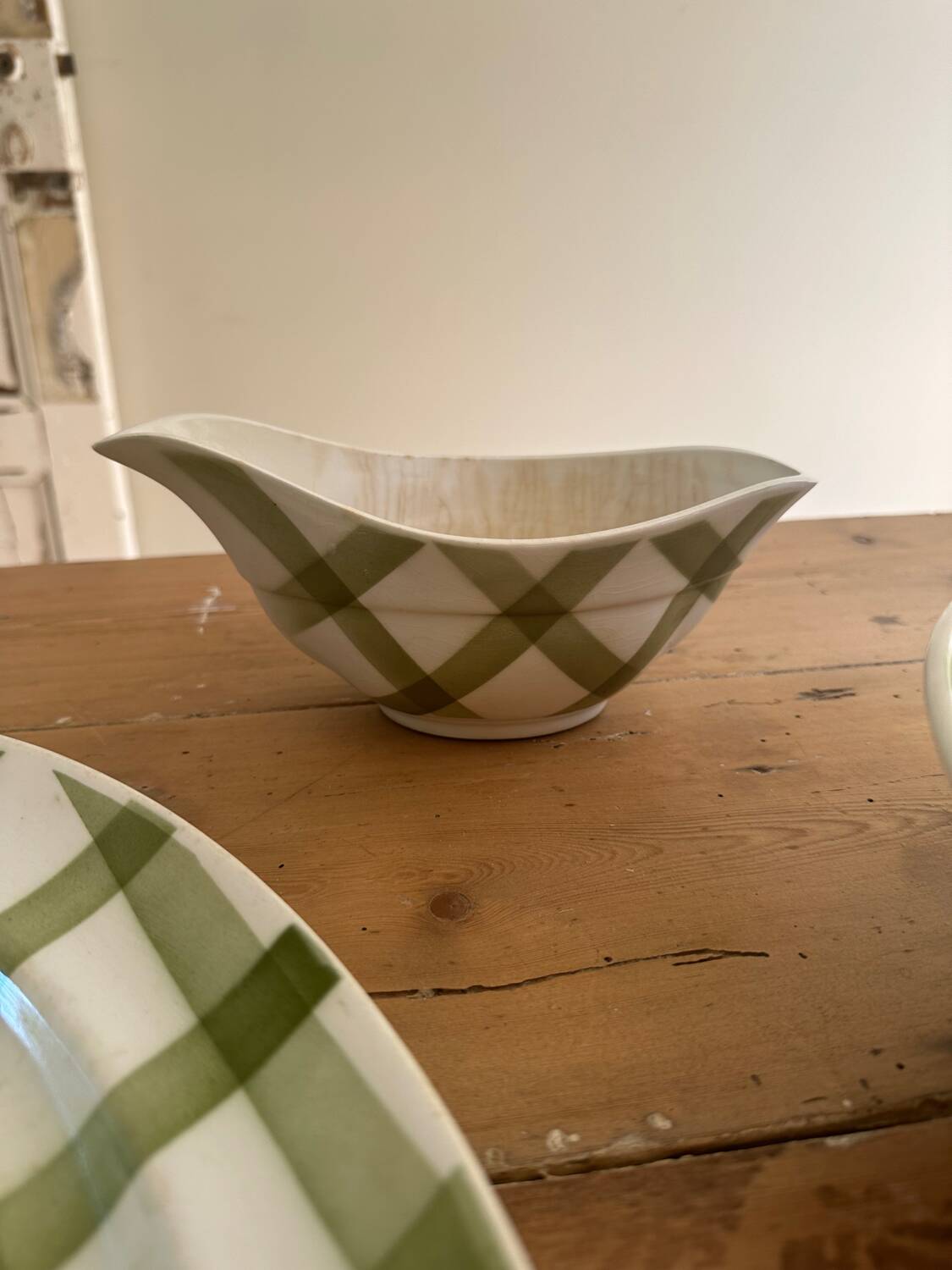 Set of dishes Moulin des loups