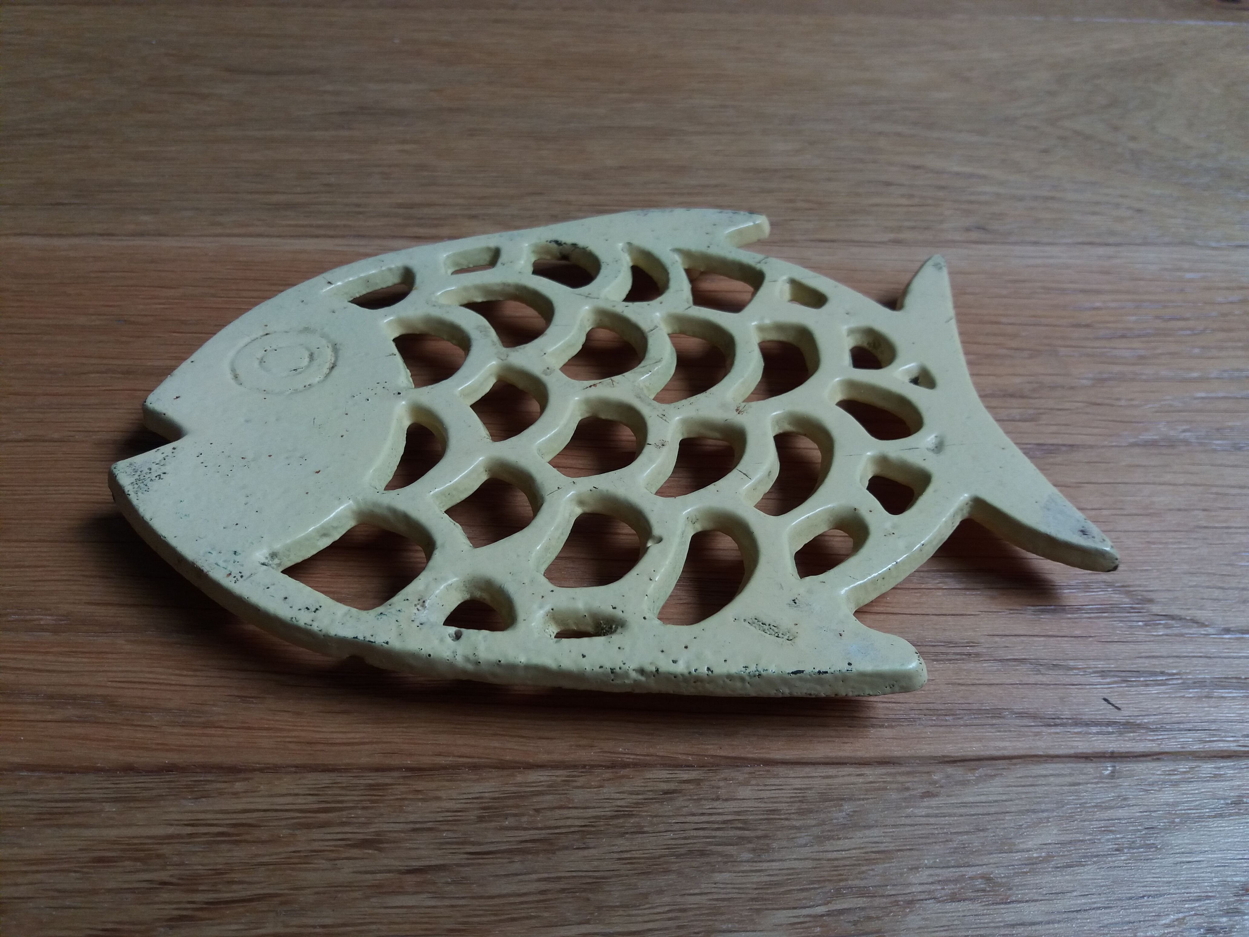 Cast iron underbody fish shape