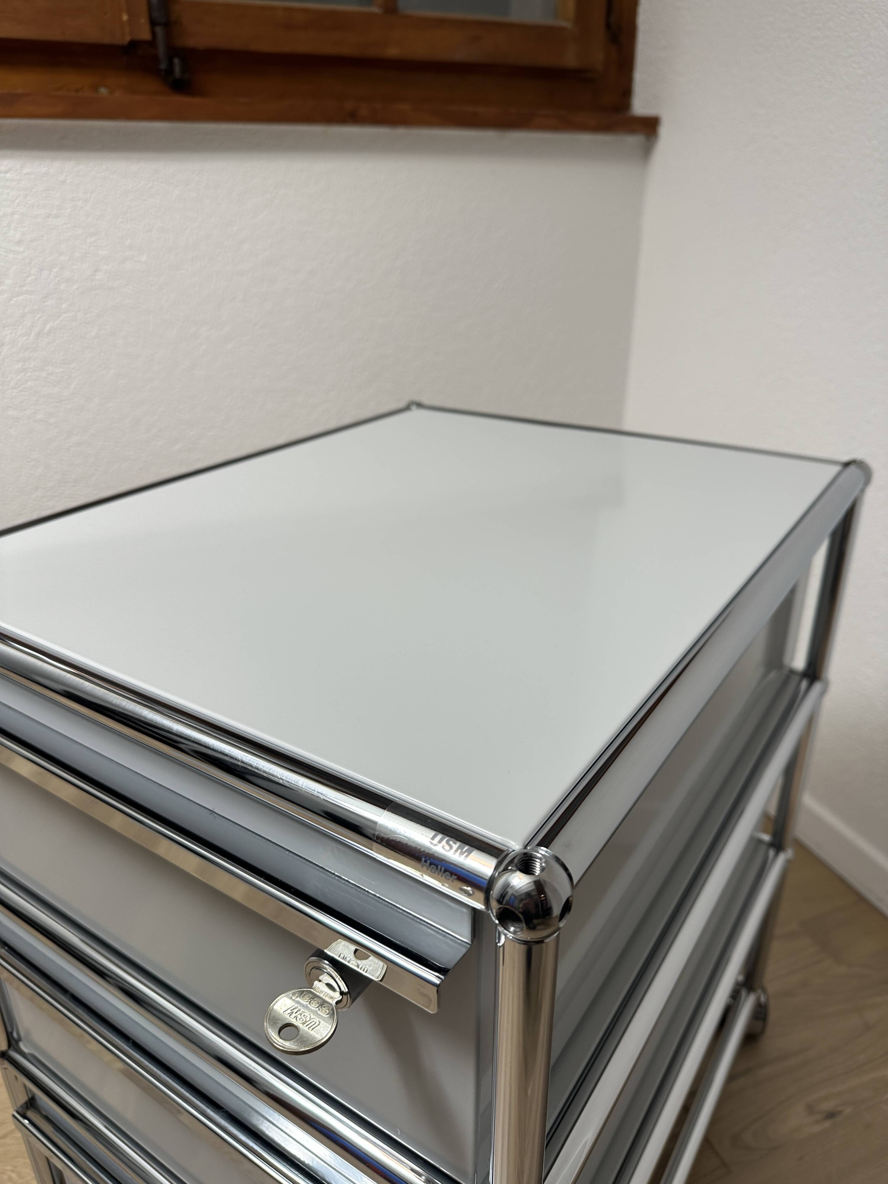 USM Haller wheeled cabinet in light grey