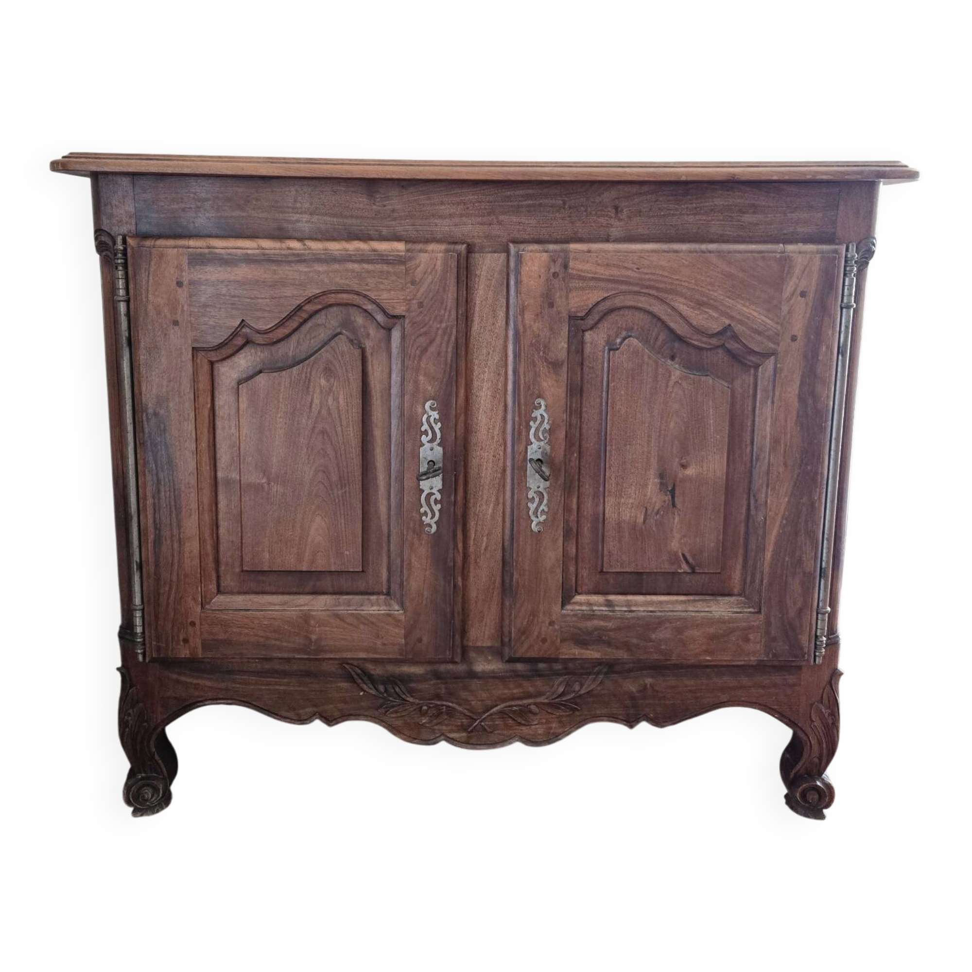 Antique Louis XV style buffet in solid wood.