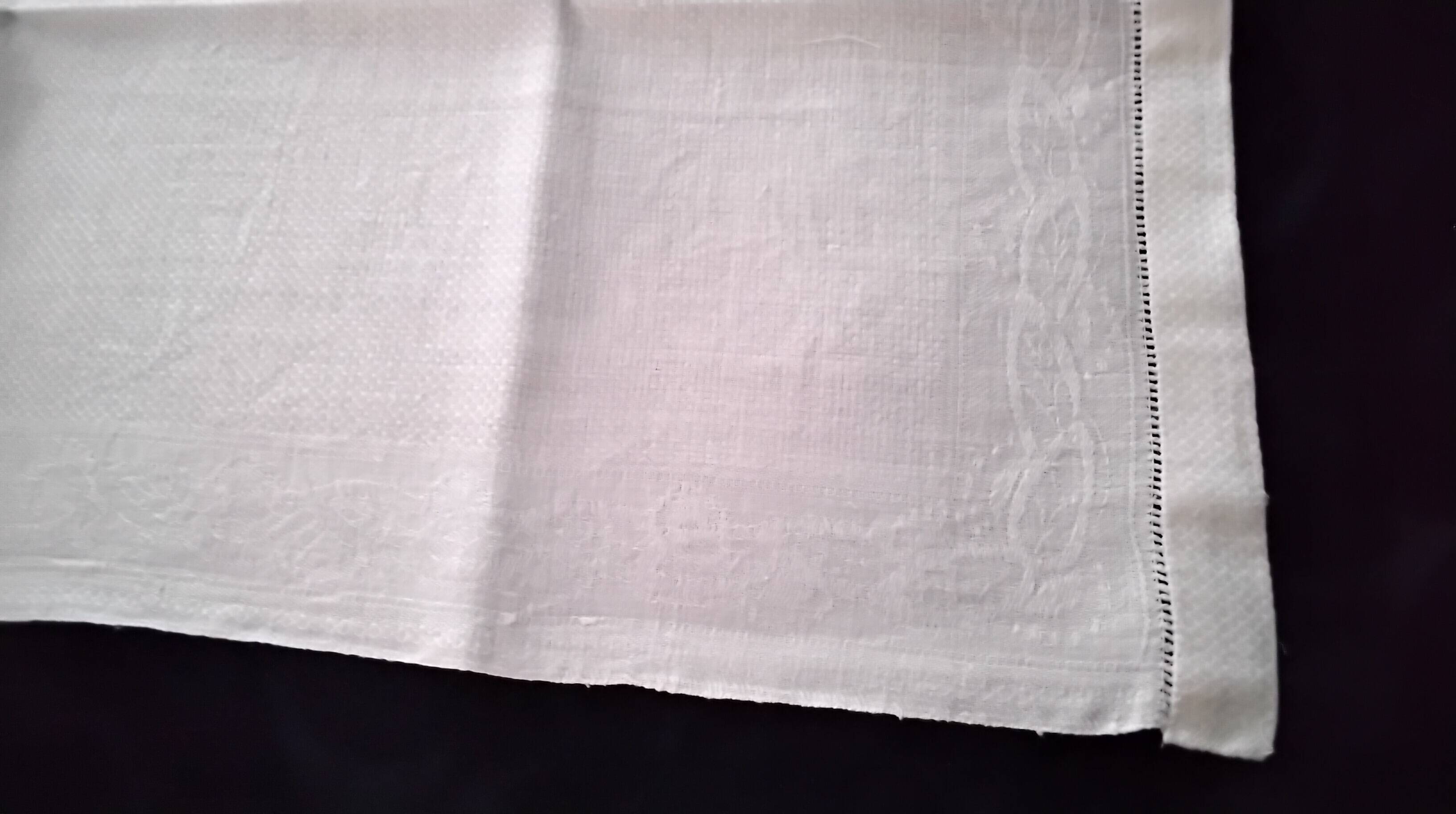 6 Damask linen napkins, 53 x 73 cm