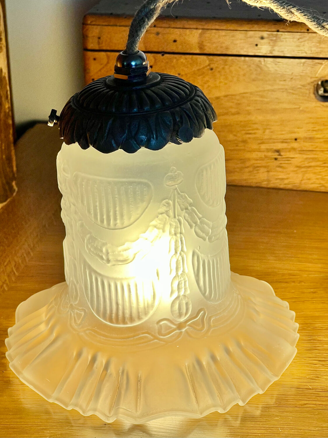 Pair of Art Deco lamps with boxwood hooks