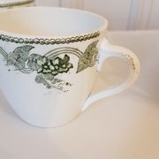 Série de 11 tasses en porcelaine