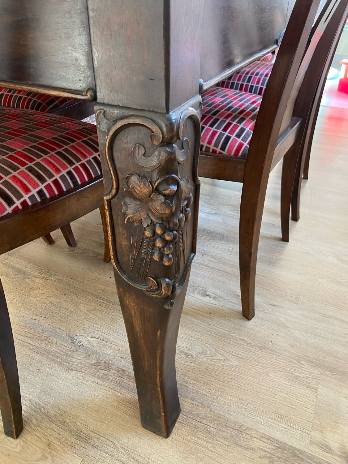 Dining table and 6 Art Deco chairs