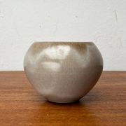 Mid-century German minimalist studio pottery vase by Hildegard and Peter Delius for Hamelner Kunsttöpferei, 1960s.