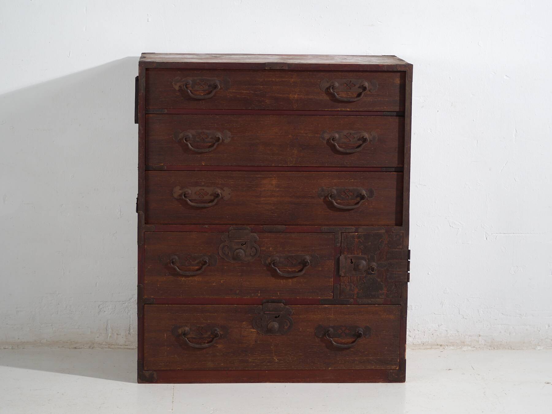 Tansu japonais de marchand (Choba-dansu) en bois de keyaki – Période Meiji–Taishō (c.1880–1920)