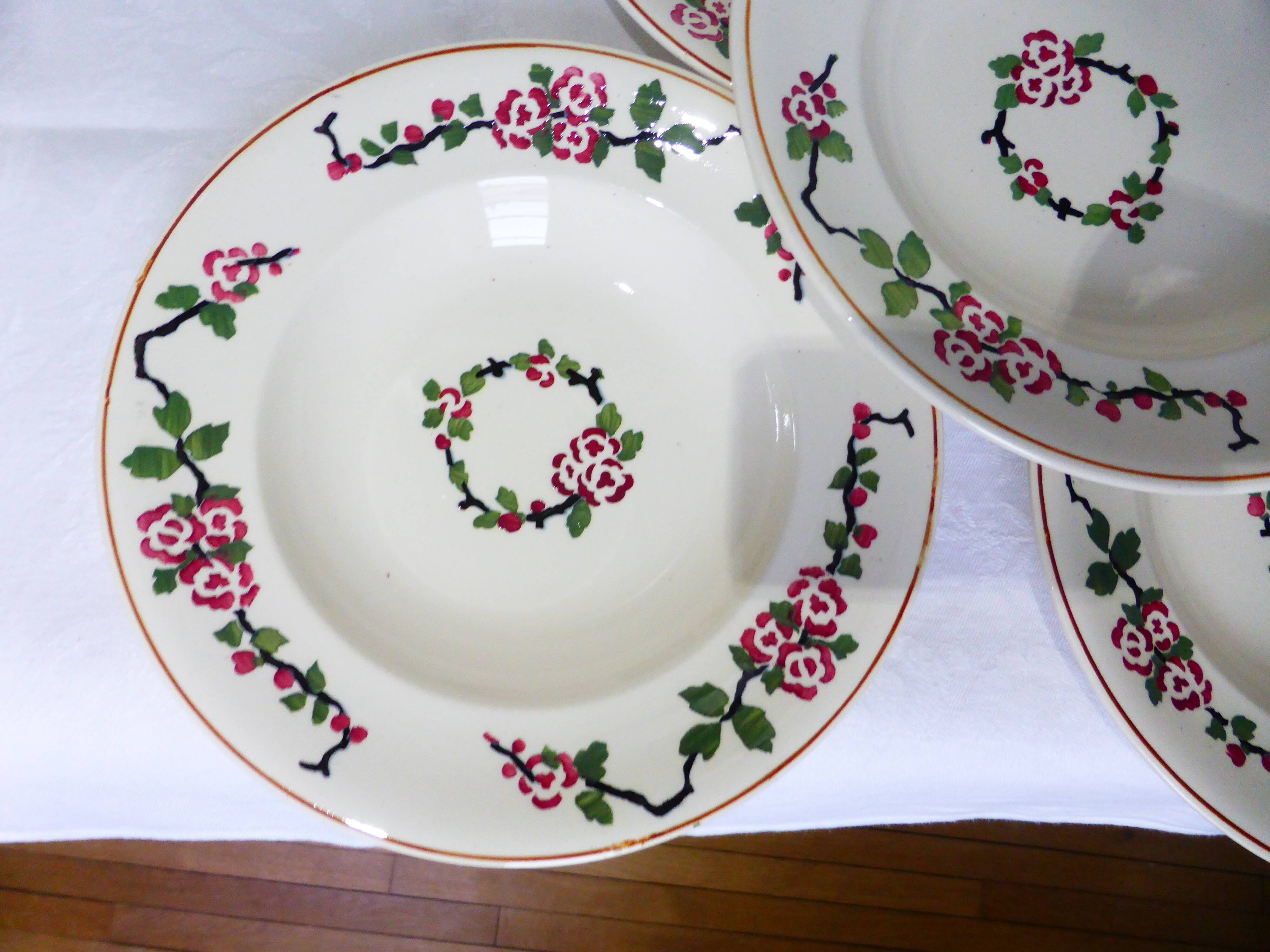 5 Longwy soup plates, Aupébines model