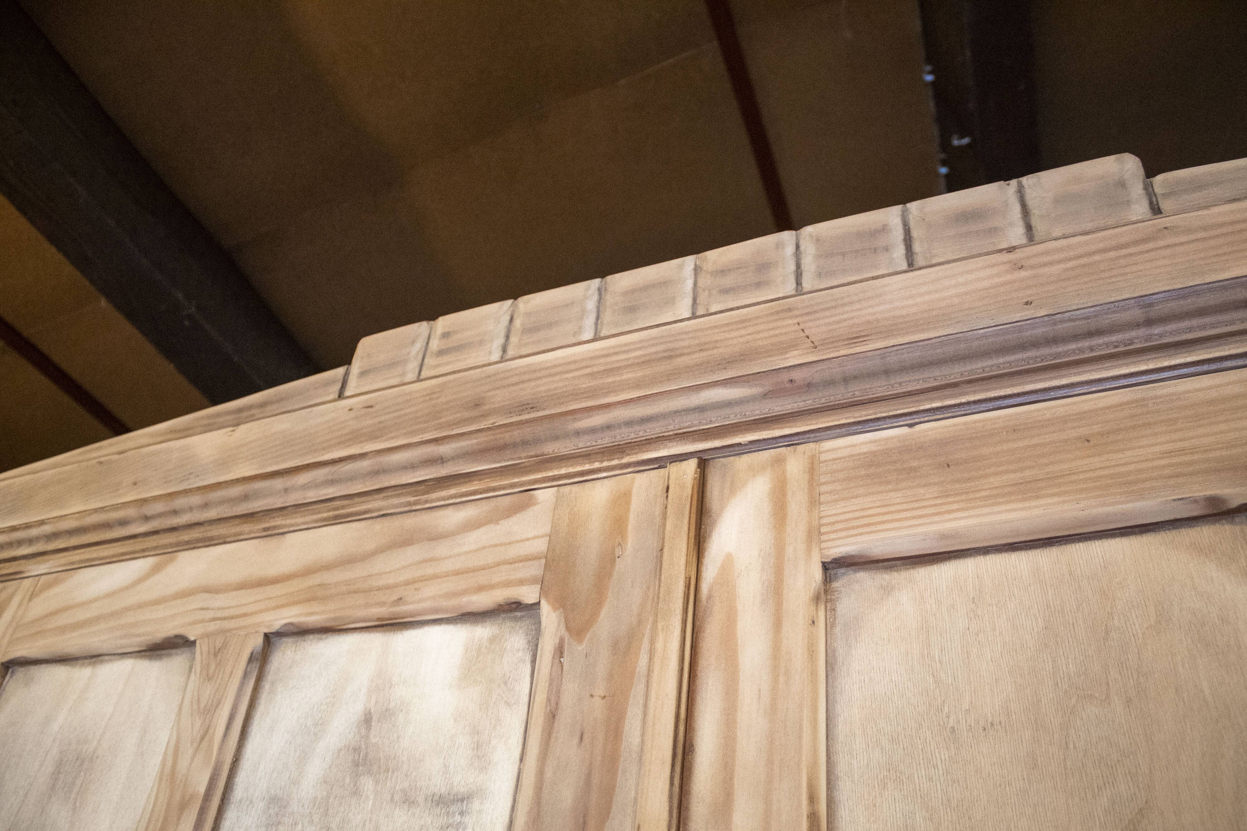 Large Parisian wardrobe in solid wood (renovated)