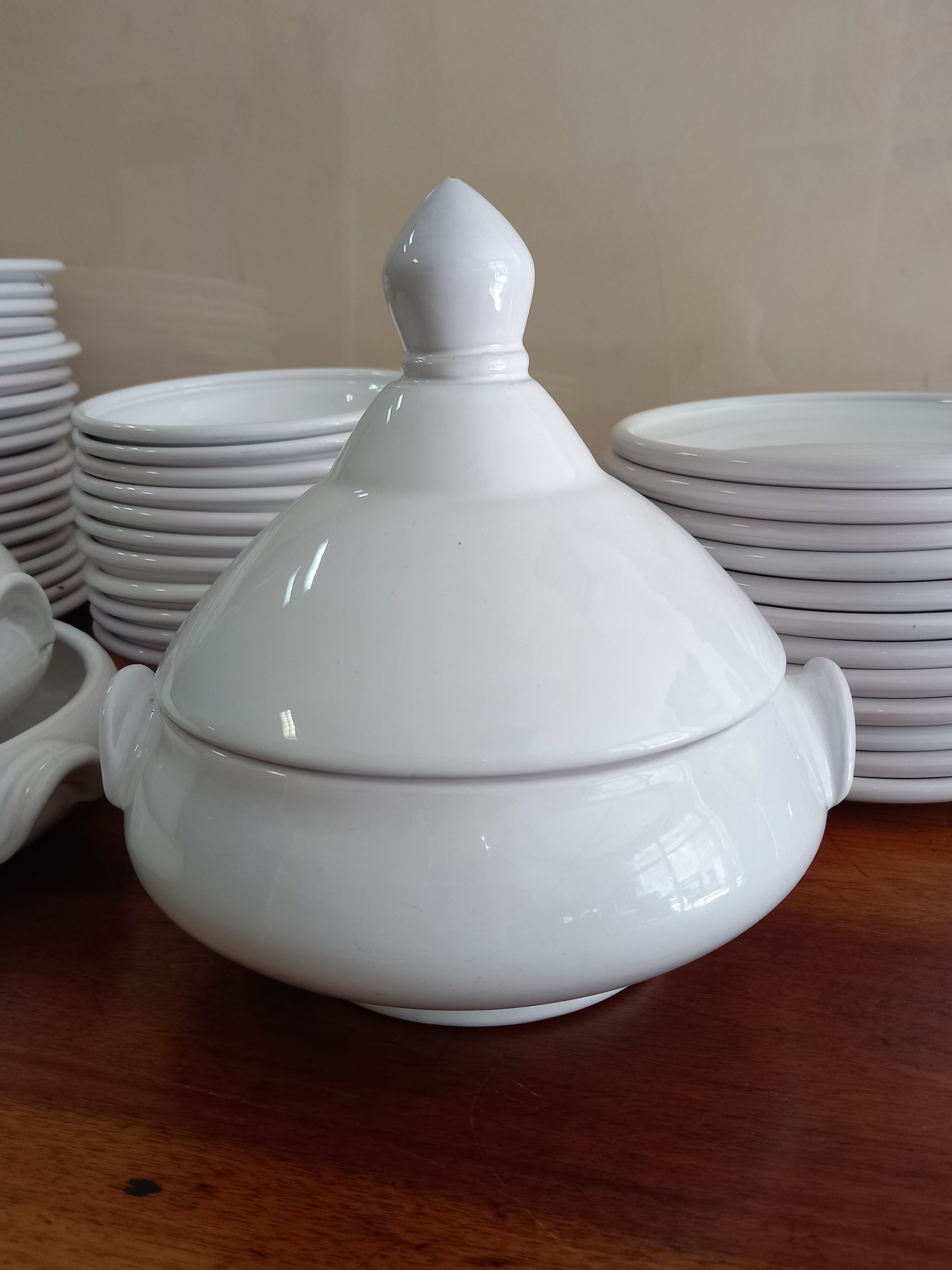 A sandstone table service