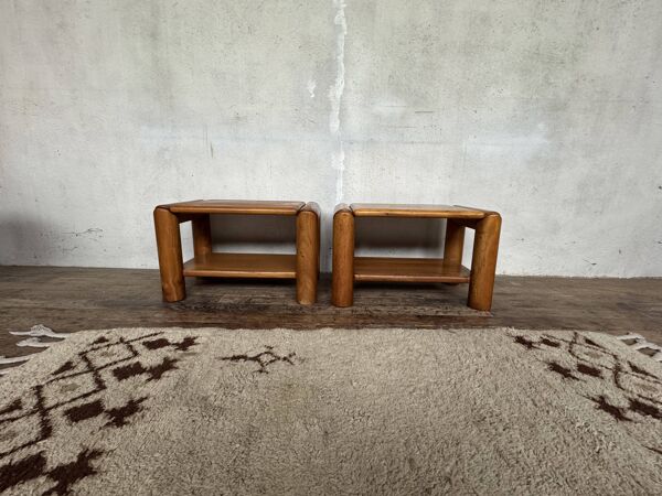 Paire de chevets, tables de nuit en orme dans le goût de Maison Regain