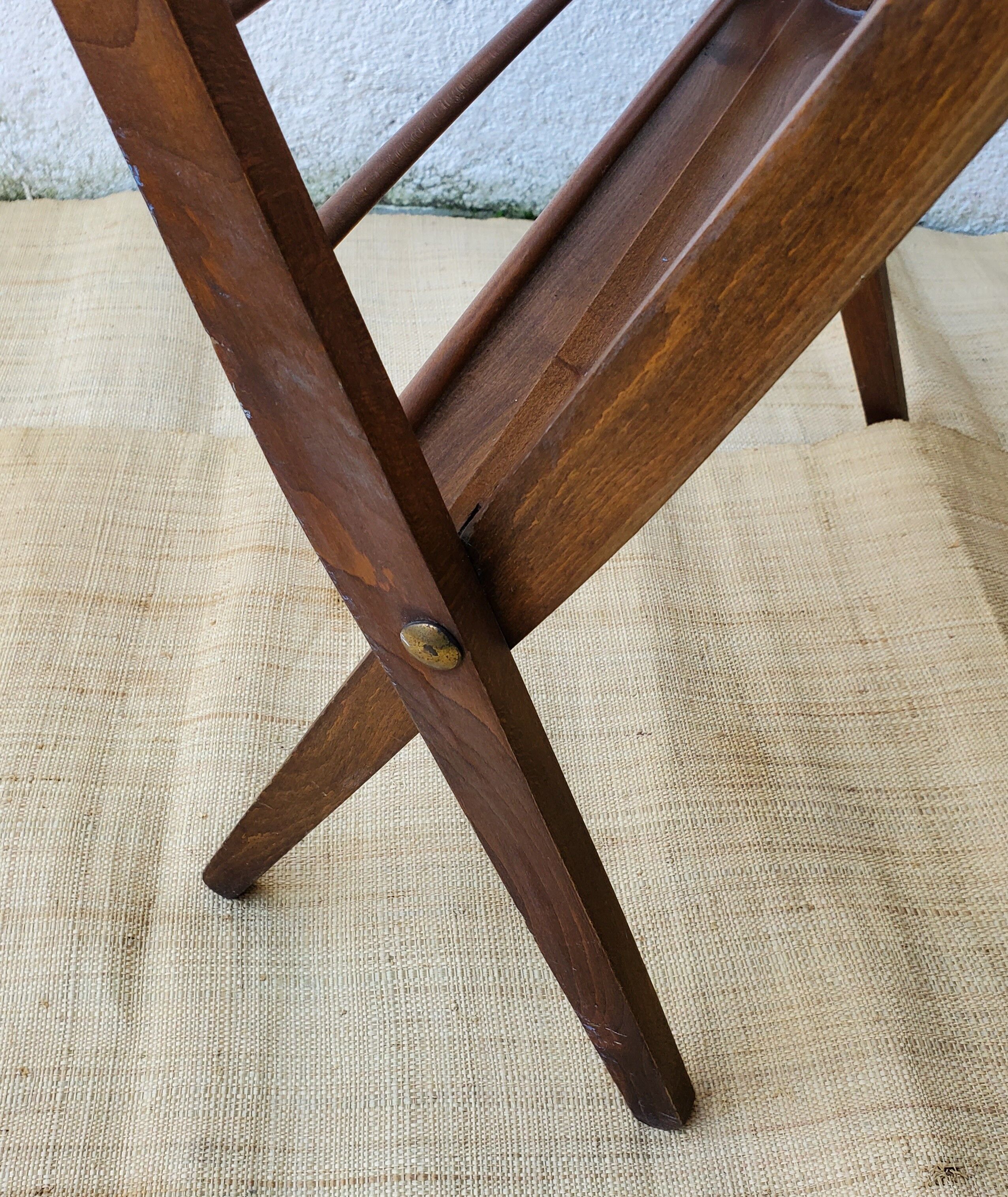Wood magazine holder