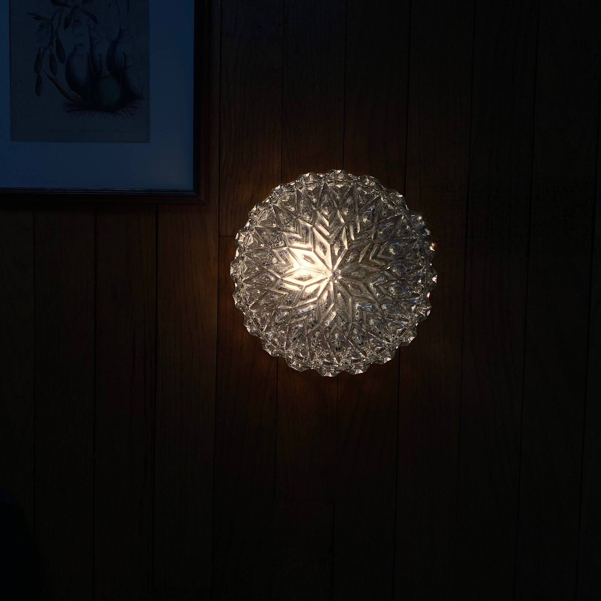 Vintage round wall light fixture in glass, 19 cm.