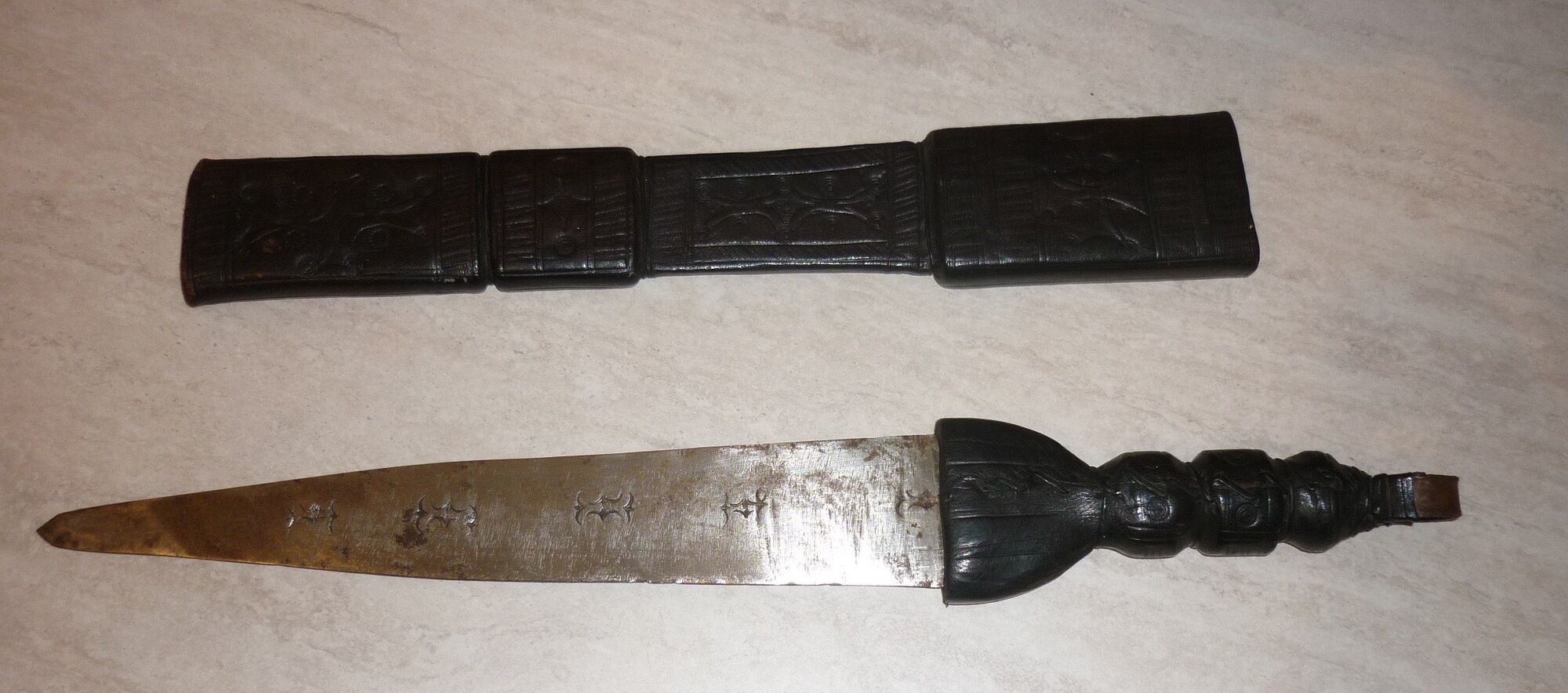Tuareg knife with wooden case covered with leather 56 cm