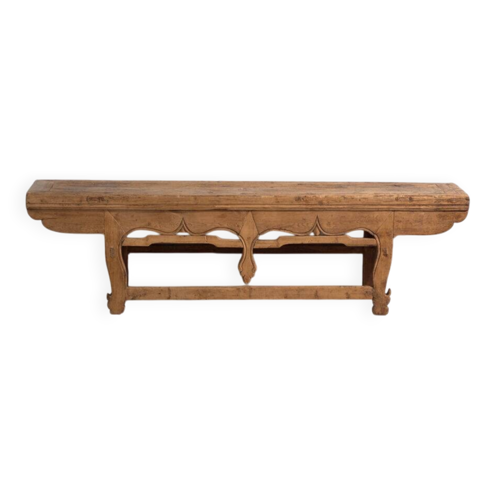 Table basse de grand format en cèdre à ceinture sculptée – Chine, vers 1920