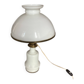Lampe opaline blanche pétrole montée