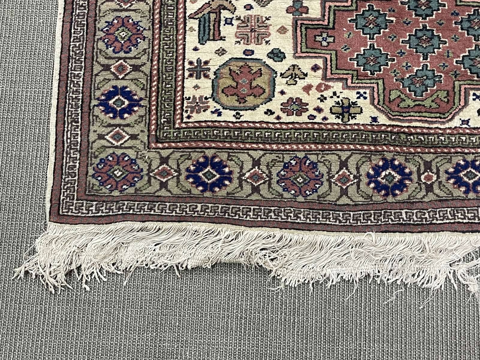 Handmade Iranian wool rug - 1.90m x 1.25m