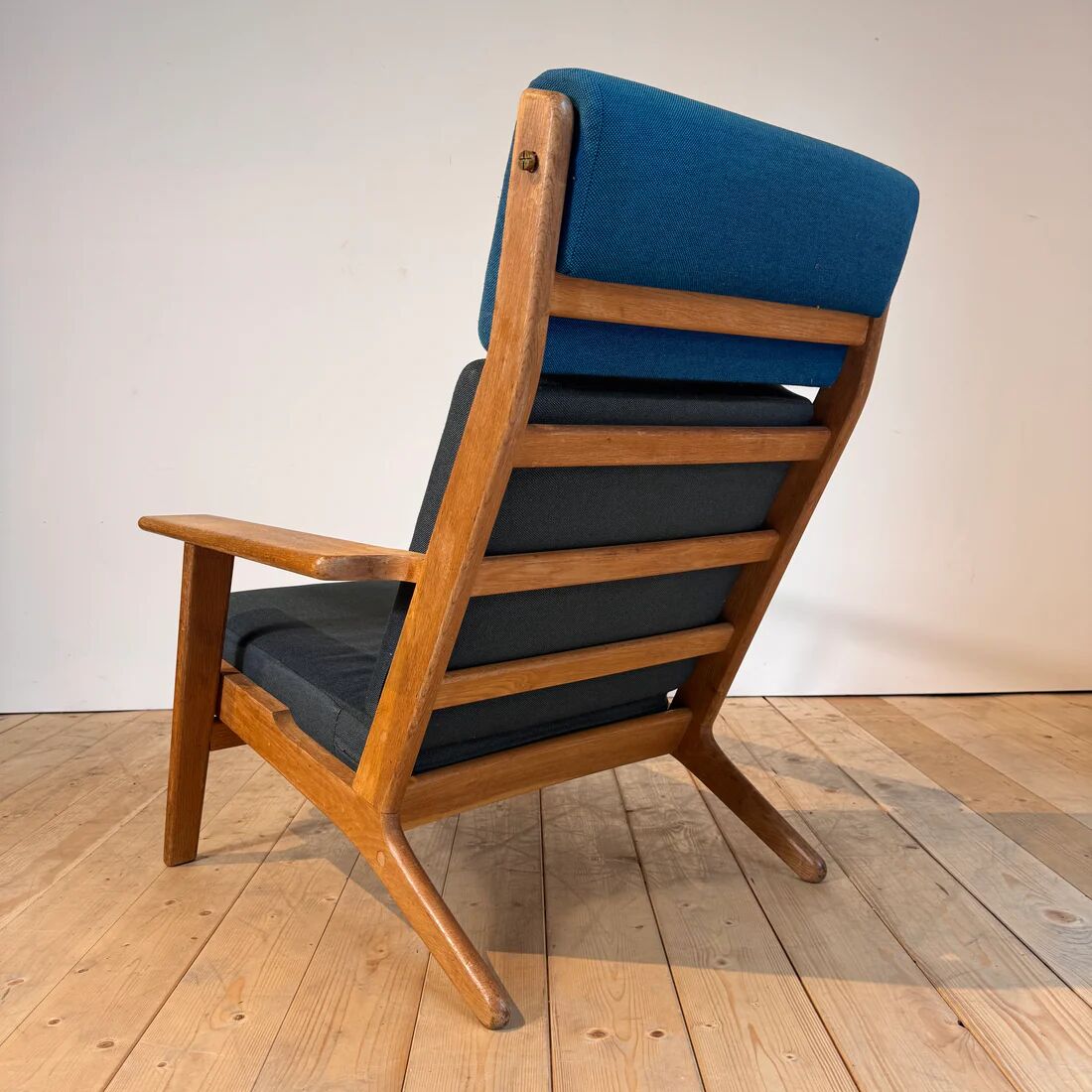 GE-375 armchair by Hans Wegner for Getama