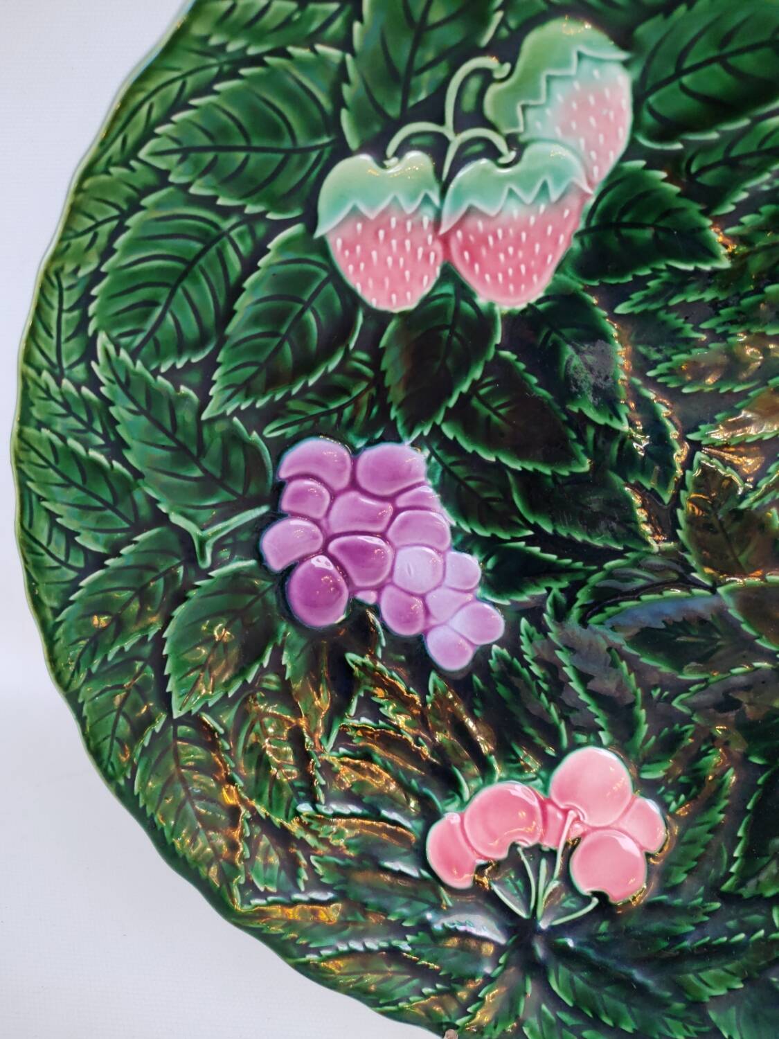 Grand plat en barbotine de salins les bains. Années 50