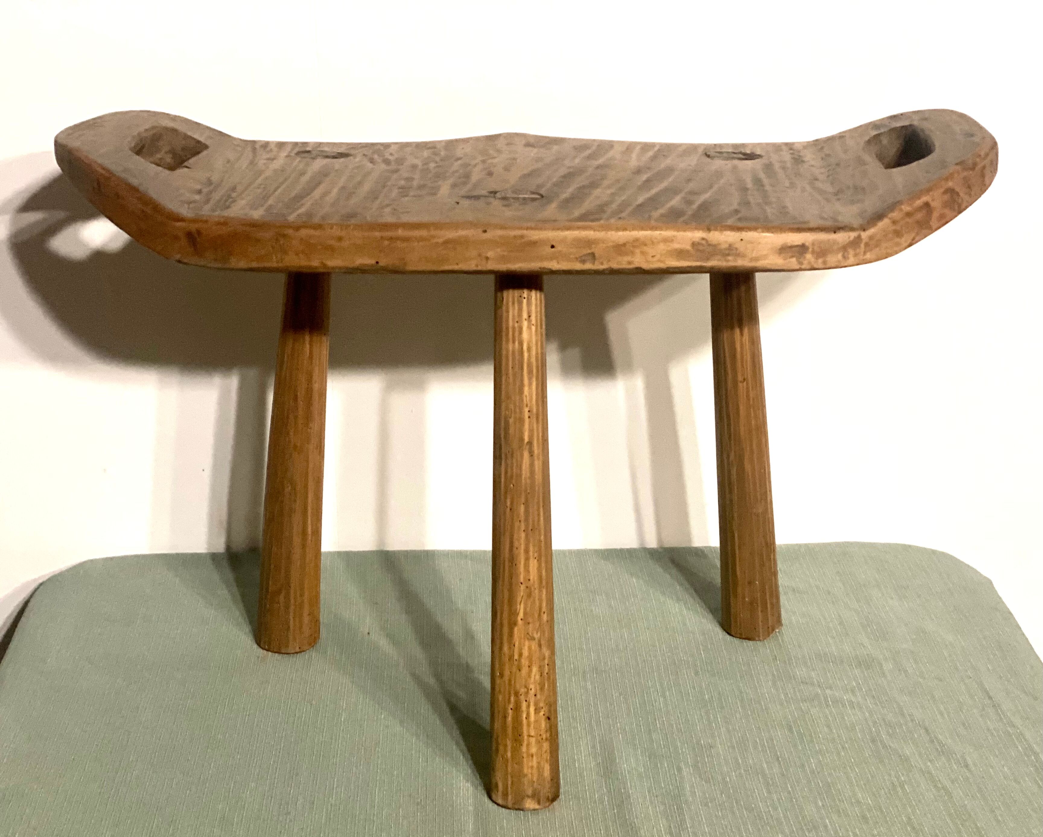 Tripod milking stool