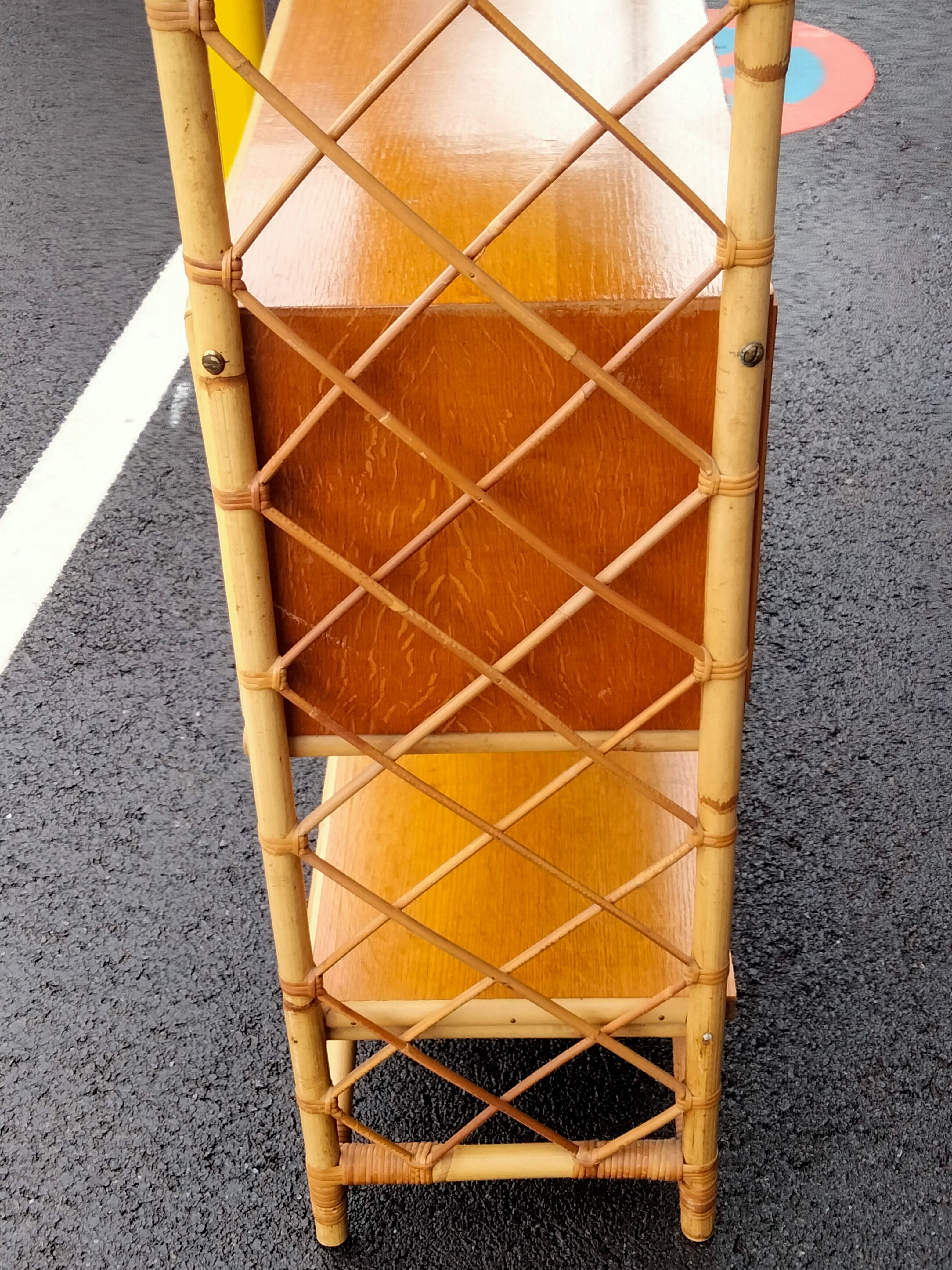 Étagère en rotin ancien vintage