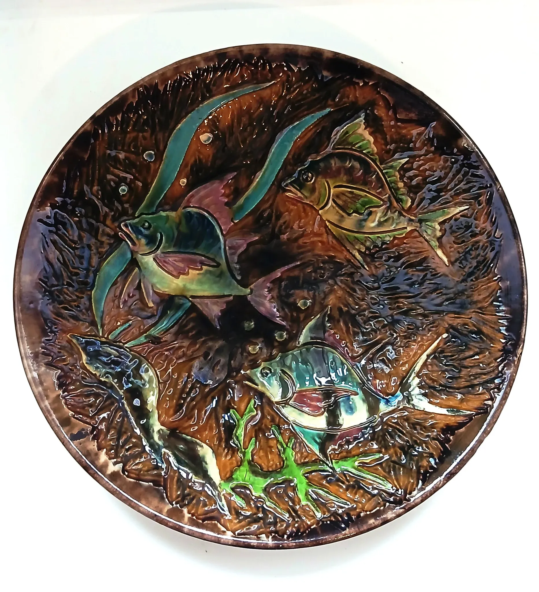 Relief barbotine dish "LA BISBAL SALAMO" with fish.