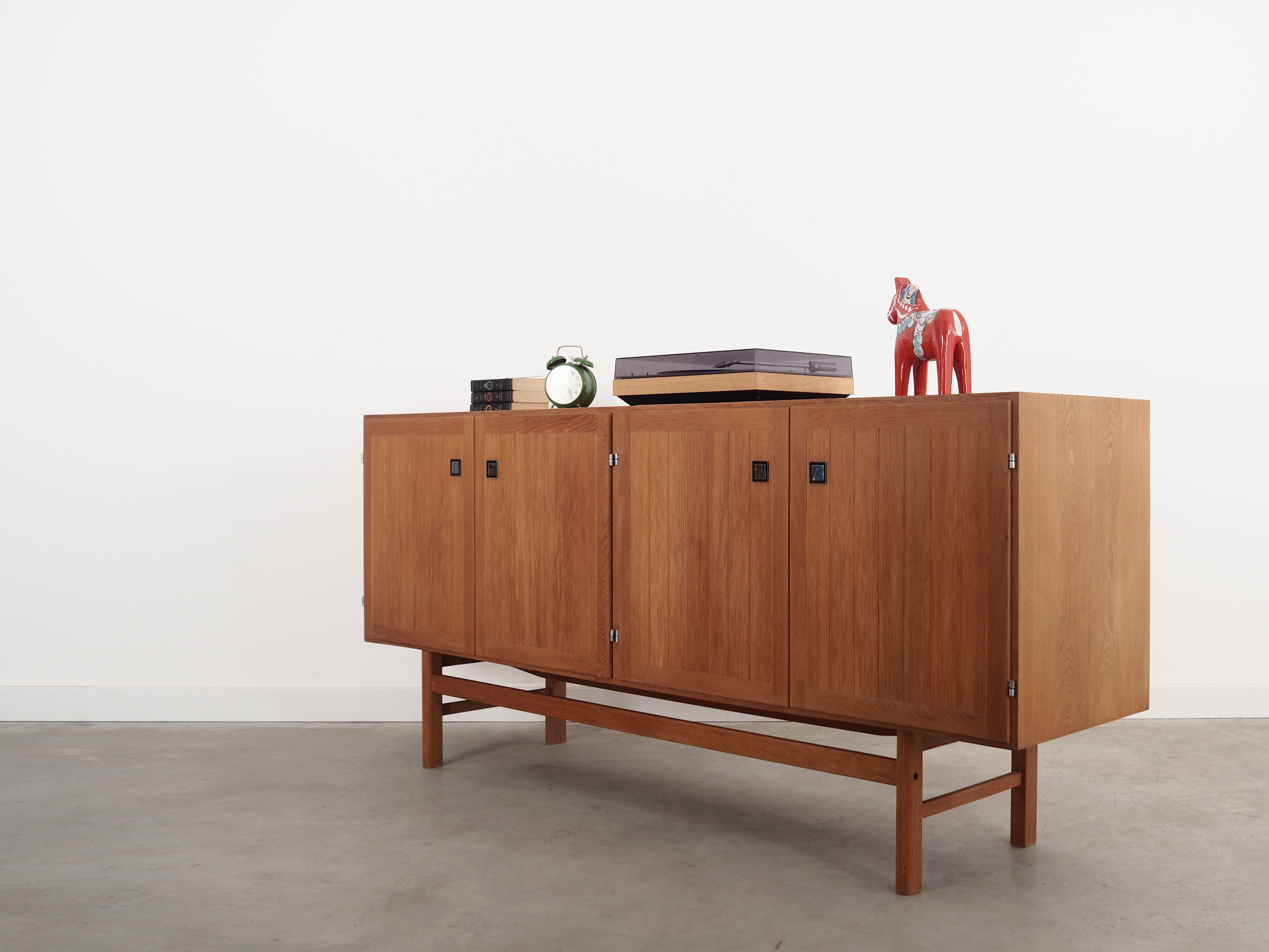Enfilade en frêne, design danois, années 1970, Danemark