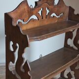 Étagère murale ancienne en bois découpé