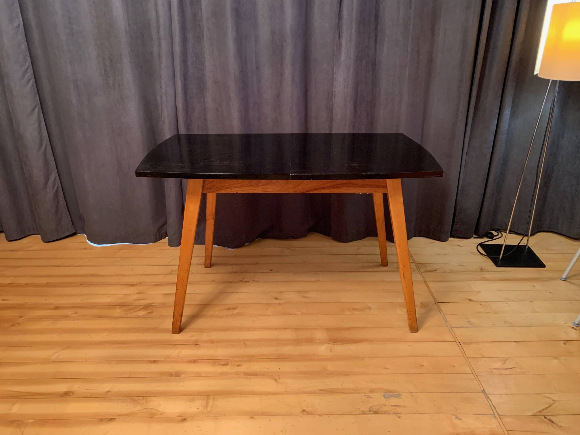 Type 1326 table designed by Stanisław Lejkowskie and Wacław Leśniewski, Poland, 1962