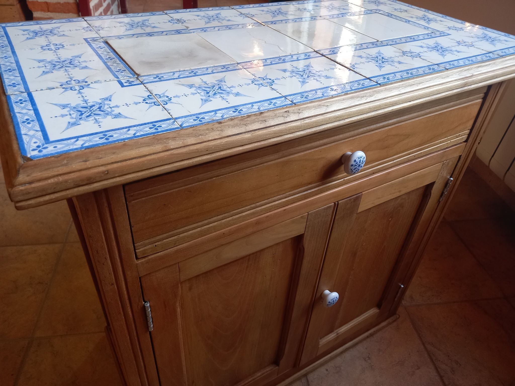 Furniture called "farm" ceramic tile top