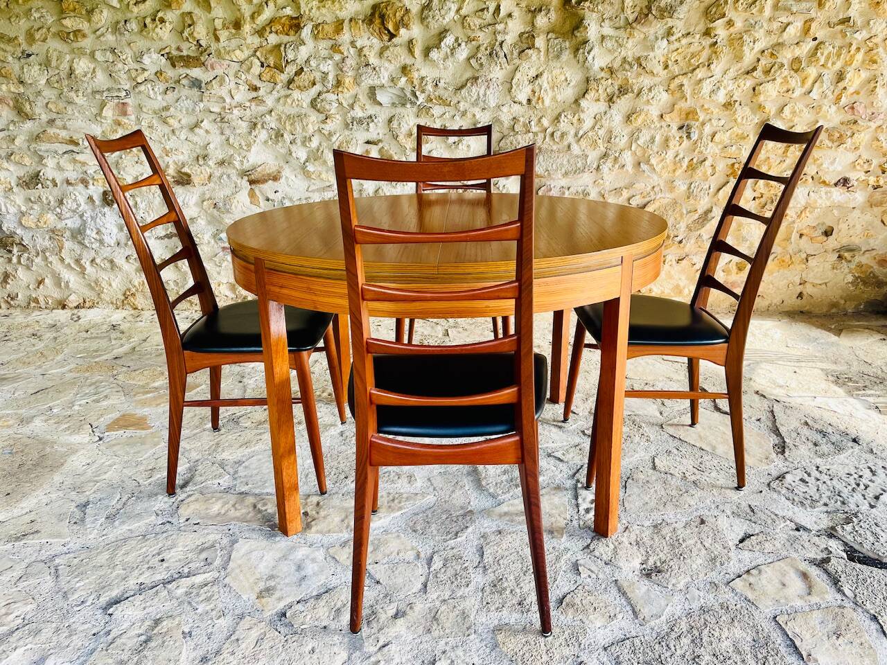 Extendable dining table in teak, butterfly extension by Van Pelt circa 1960.