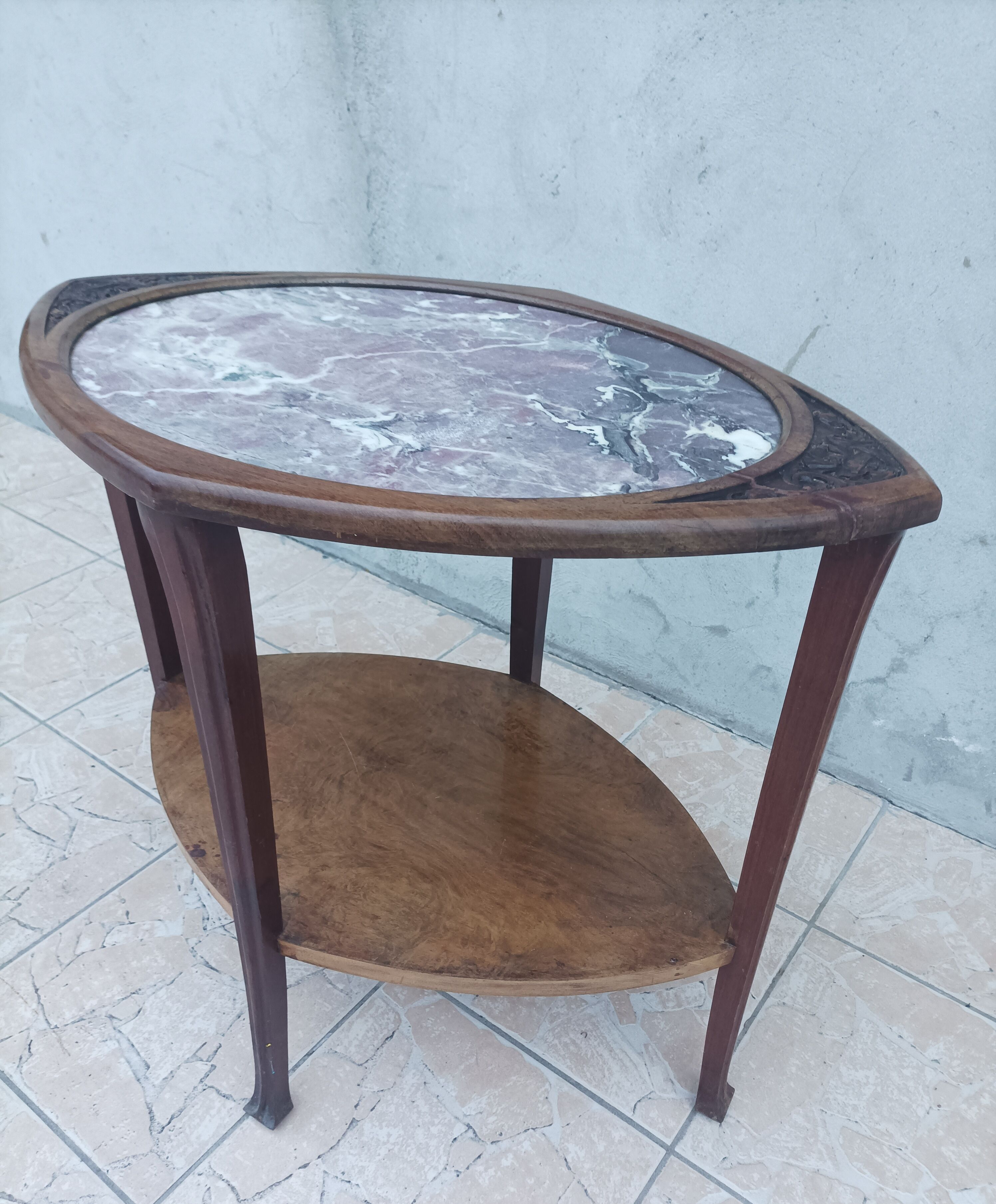 Table guéridon Art Nouveau en acajou et dessus en marbre