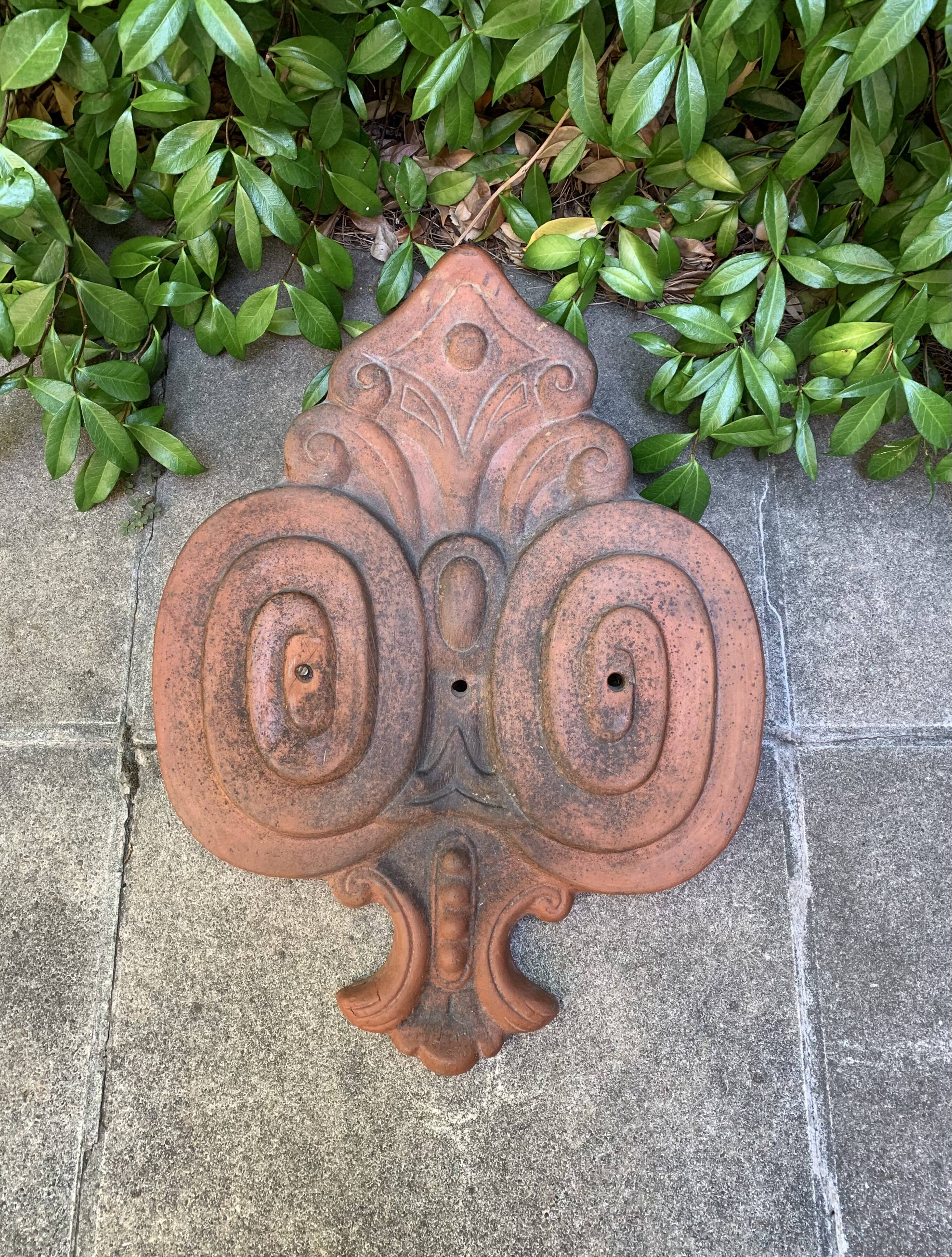 Large ridge pediment