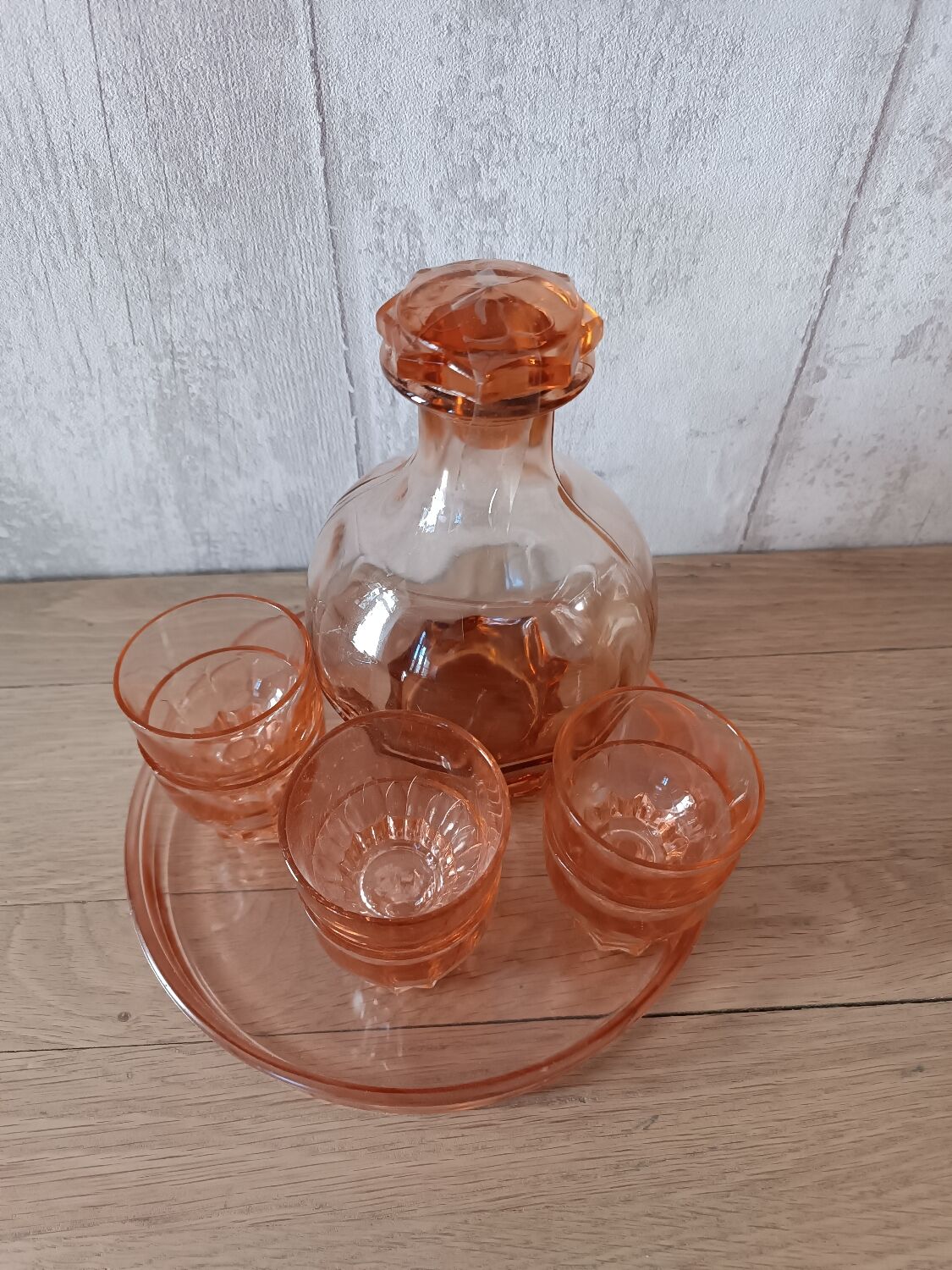 Complete liqueur service in rosaline