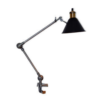 Articulated desk lamp clamp