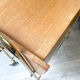 Travailleuse sur roulette vintage années 50 en bois et métal doré ~ Boîte à couture vintage ~ Sellet