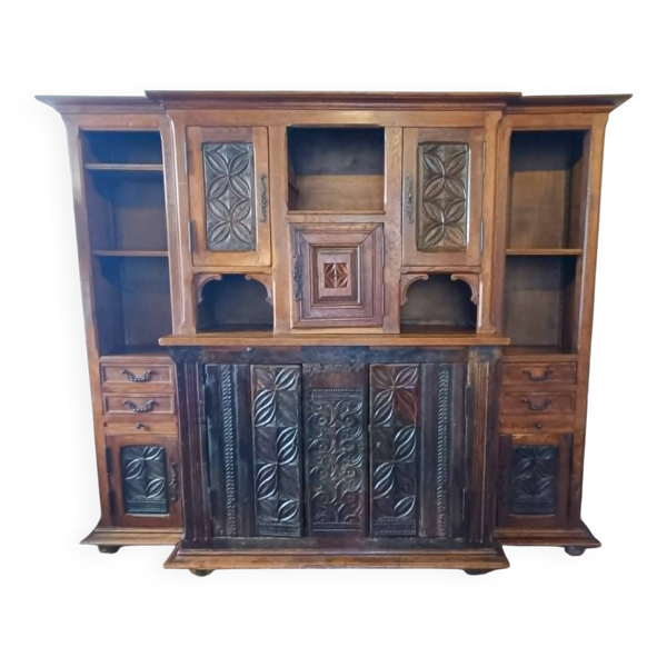 Grand meuble breton ancien en chêne – éléments sculptés anciens