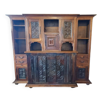 Large antique Breton oak piece of furniture – old carved elements