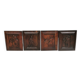 Quatre anciennes sculptures en bois à accrocher au mur.