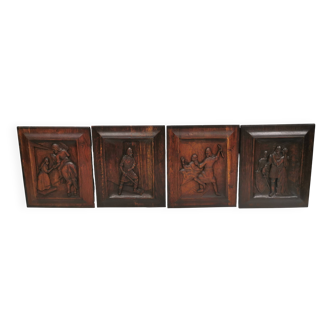 Quatre anciennes sculptures en bois à accrocher au mur.