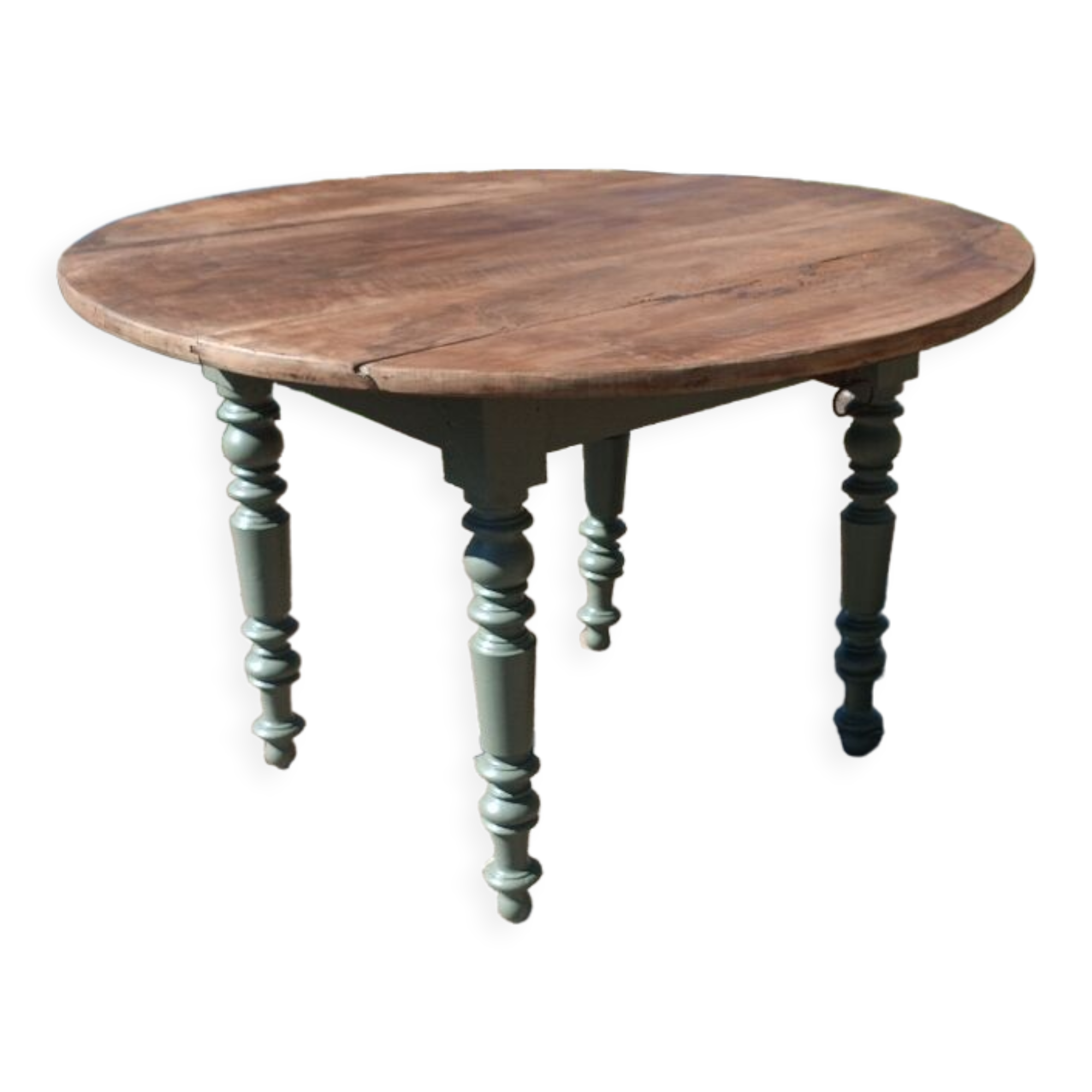 Round farmhouse table