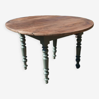 Round farmhouse table