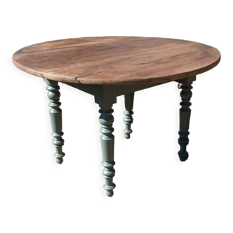 Round farmhouse table