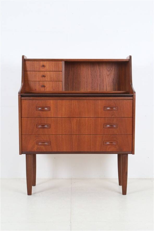 Mid-century teak bureau / secretary desk / Danish modern design / 1960s
