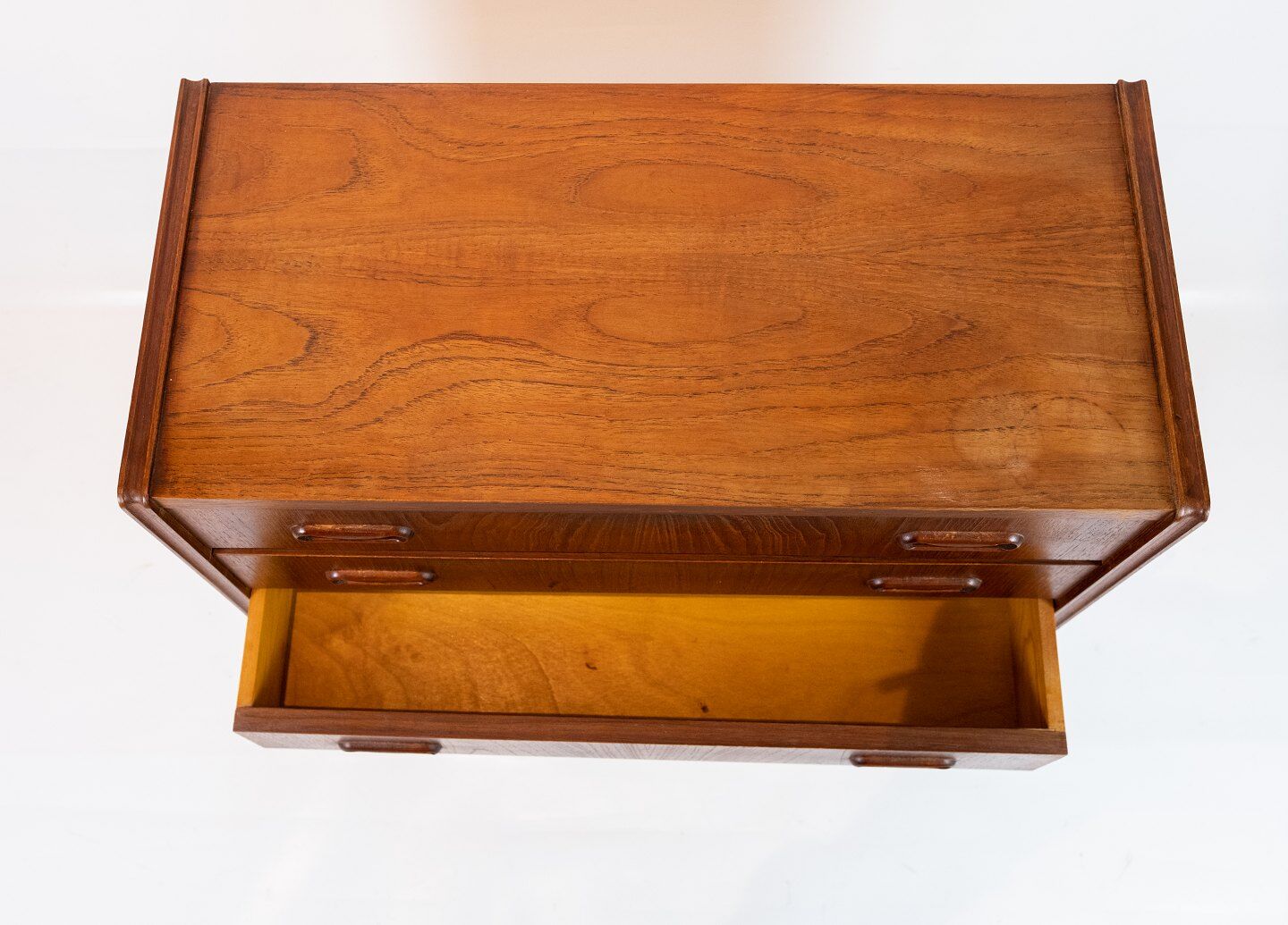 Chest of drawers in teak of danish design from the 1960