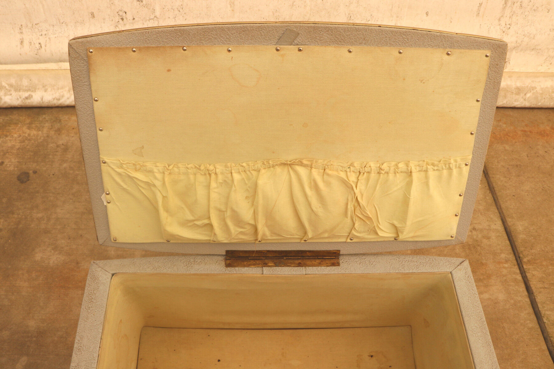 Vintage leatherette stool or laundry basket, 1980s, Czechoslovakia