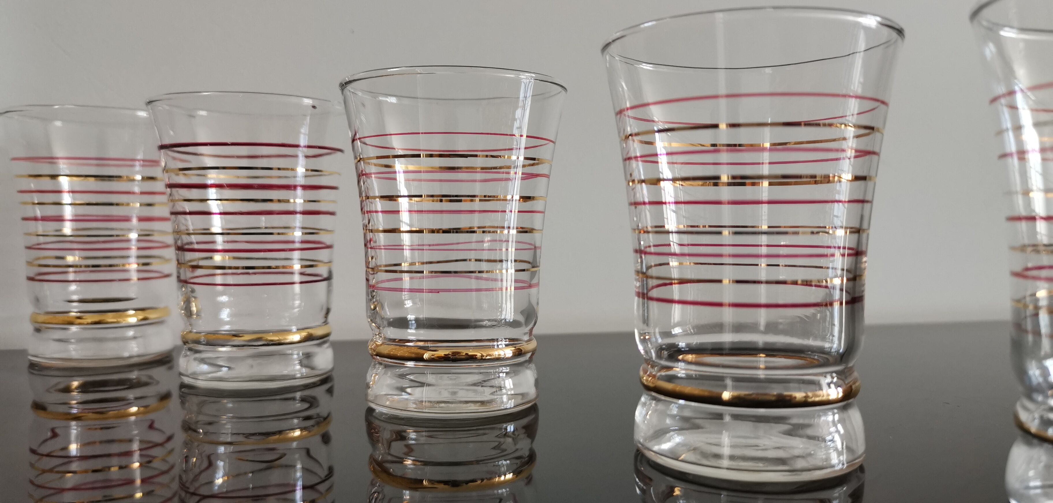 Set of 7 vintage glasses bordered gold and red years 50/60