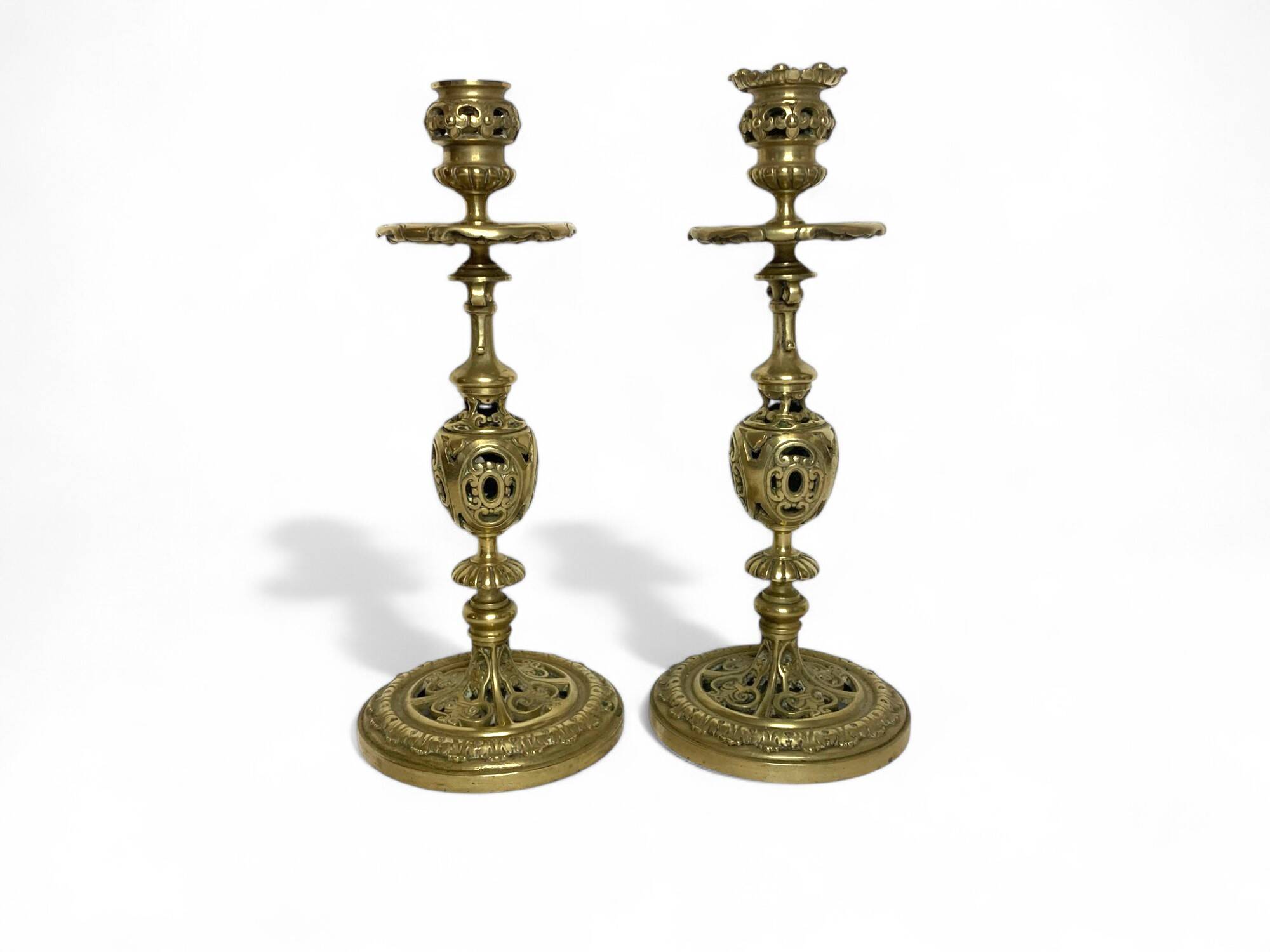 Pair of bronze torches chiseled with foliage, 19th century