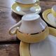 Tasses et soucoupes jaunes – années 50–60
Tasses et soucoupes jaunes –