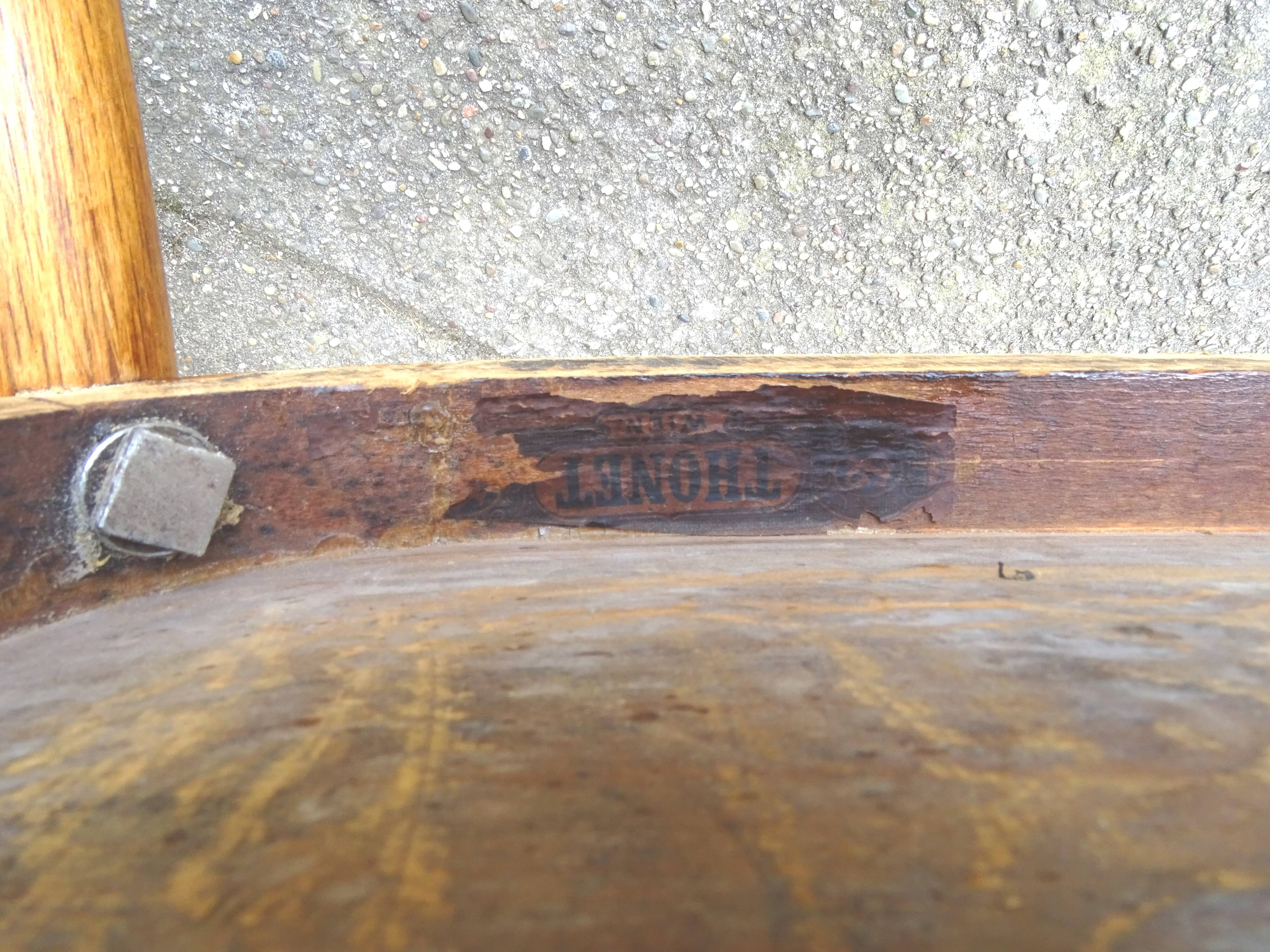 Chaise bistrot Thonet N°115 vers 1900 assise bois thermoformée