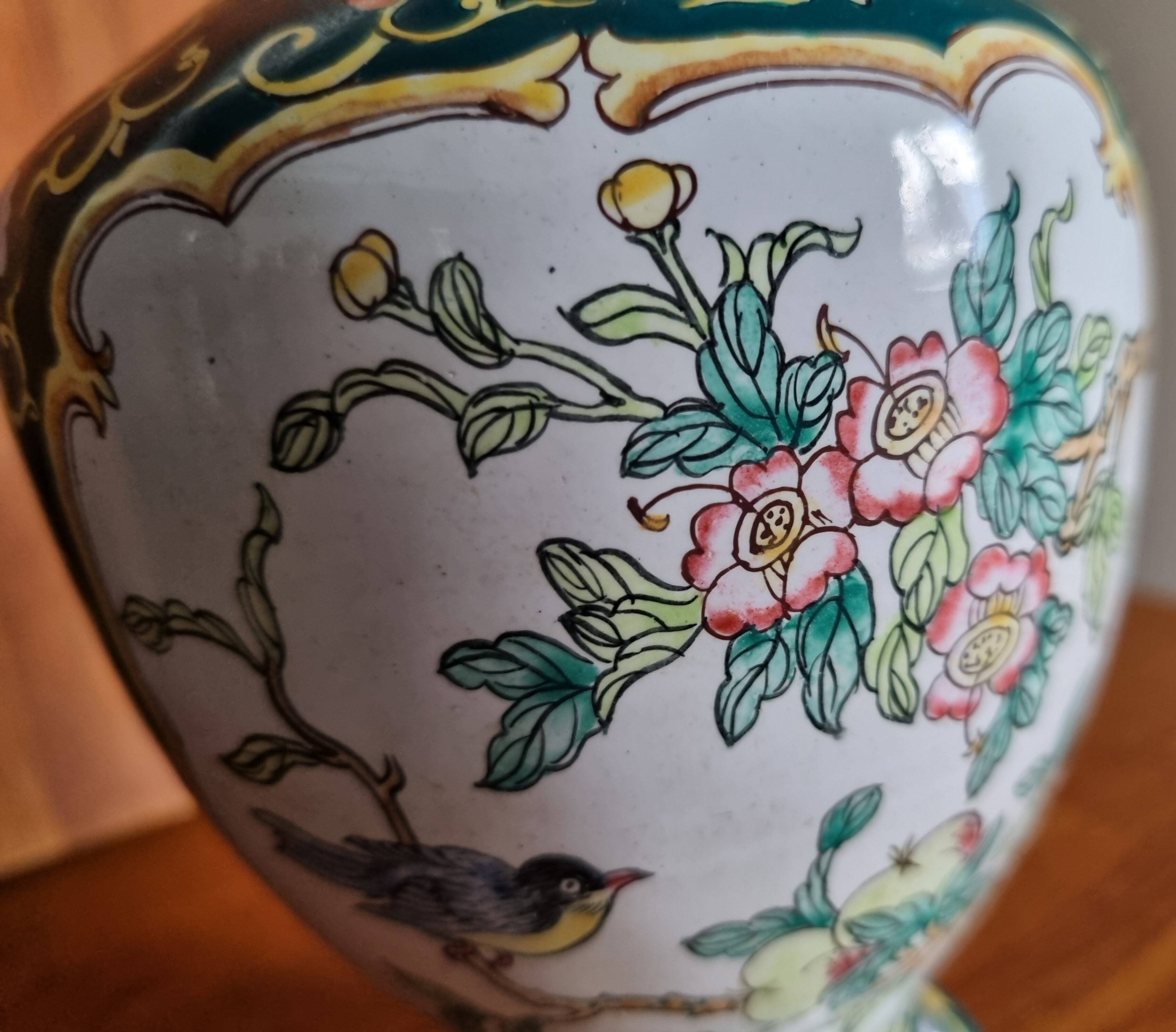 Baluster-shaped Canton enamel vase